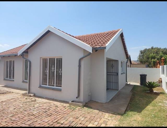 3 BEDROOM HOUSE FOR SALE IN LOTUS GARDENS